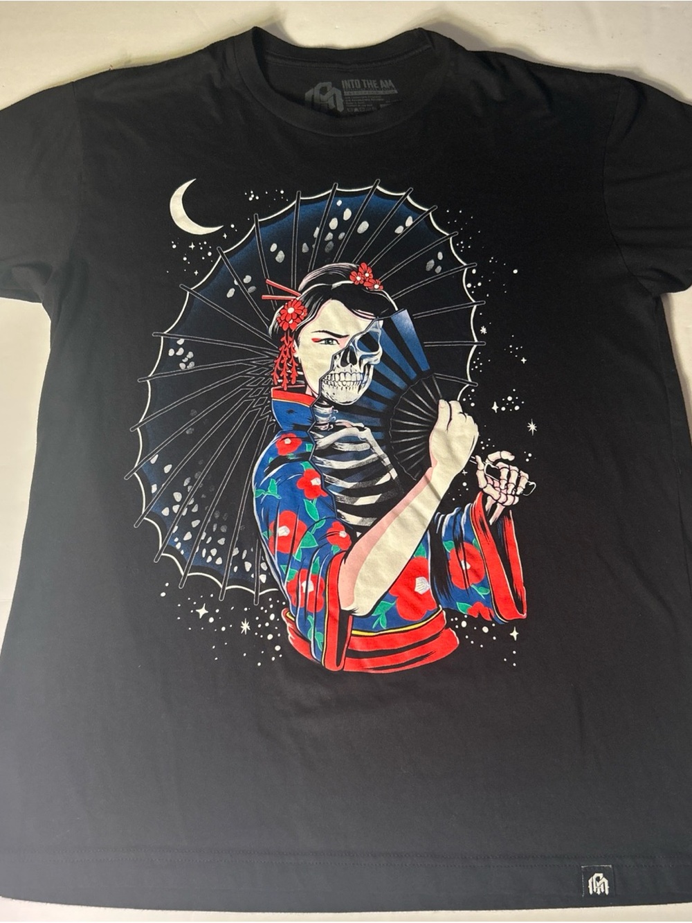 Into the Am Black Graphic T-shirt with half human half skeleton Geisha